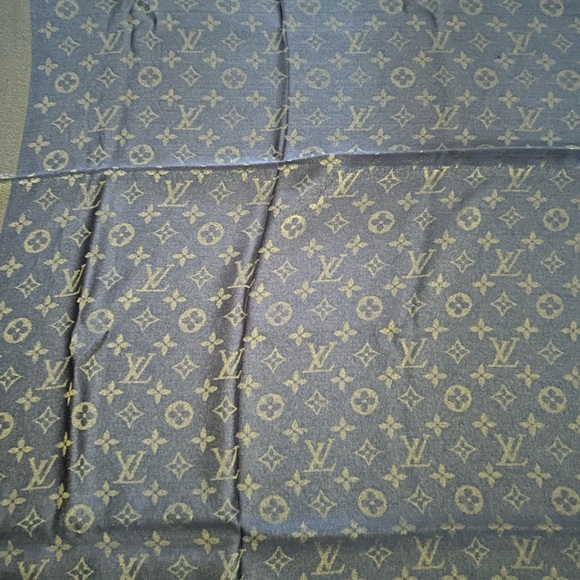 Scarf - Picture 2 of 6